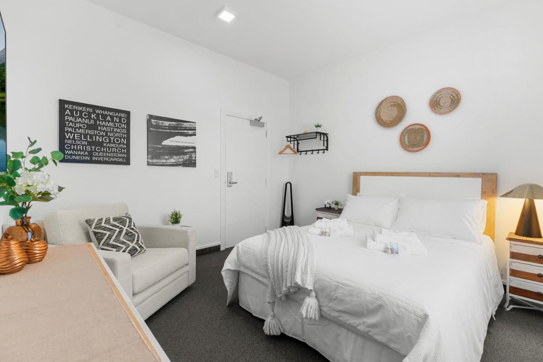 Perfect For Up To 12-guests Christchurch