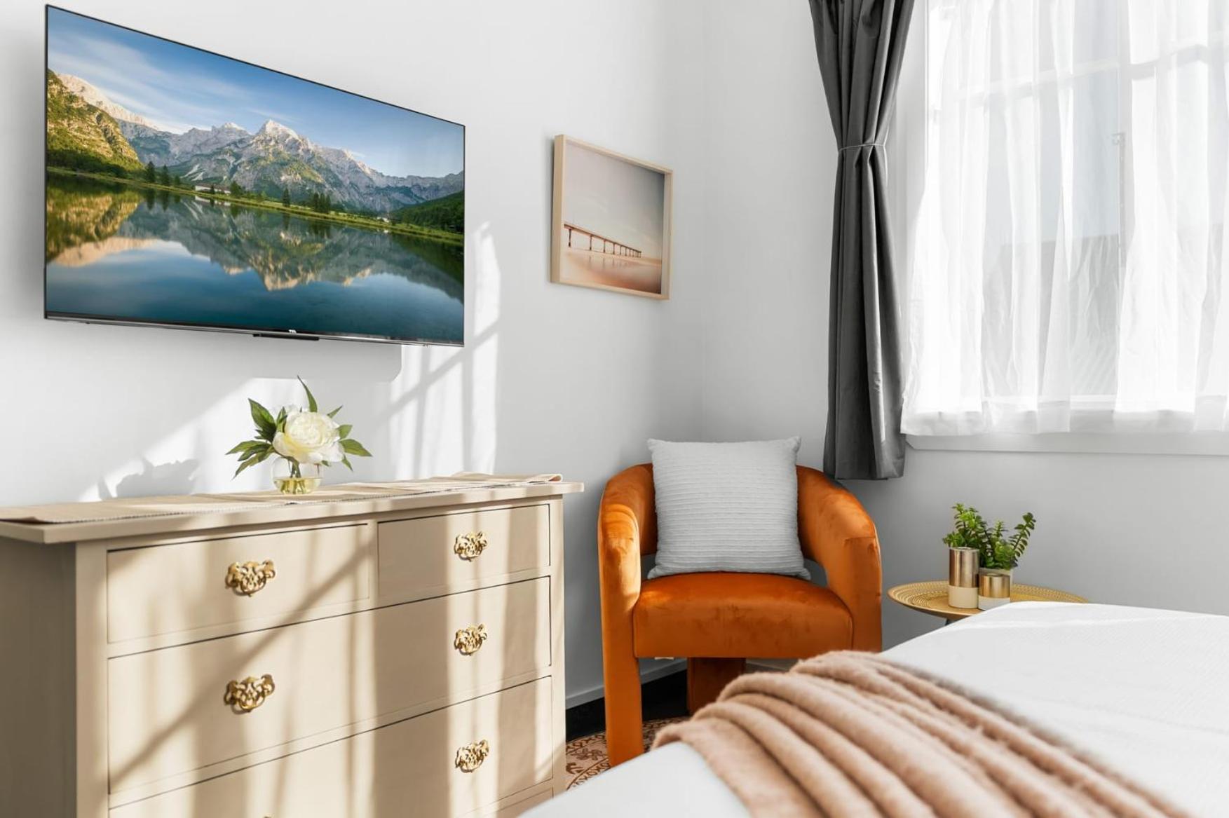 Perfect For Up To 12-guests Christchurch